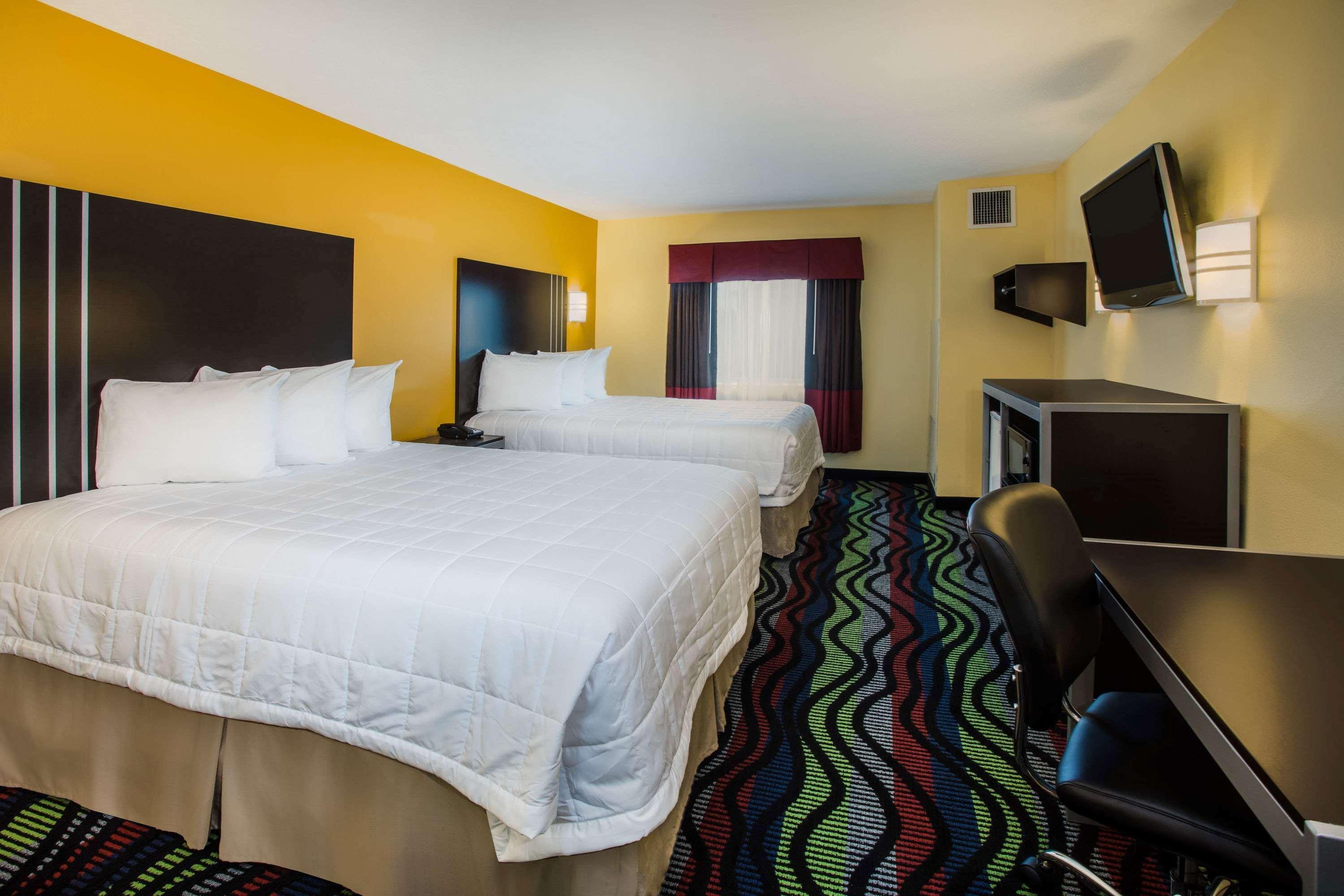 Days Inn & Suites By Wyndham Augusta Near Fort Eisenhower Экстерьер фото