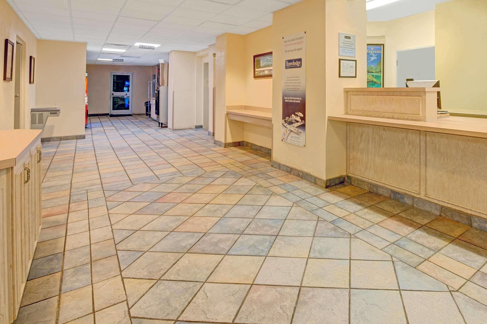 Days Inn & Suites By Wyndham Augusta Near Fort Eisenhower Экстерьер фото