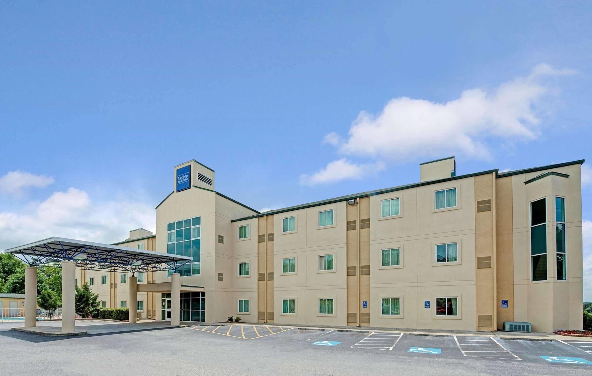 Days Inn & Suites By Wyndham Augusta Near Fort Eisenhower Экстерьер фото