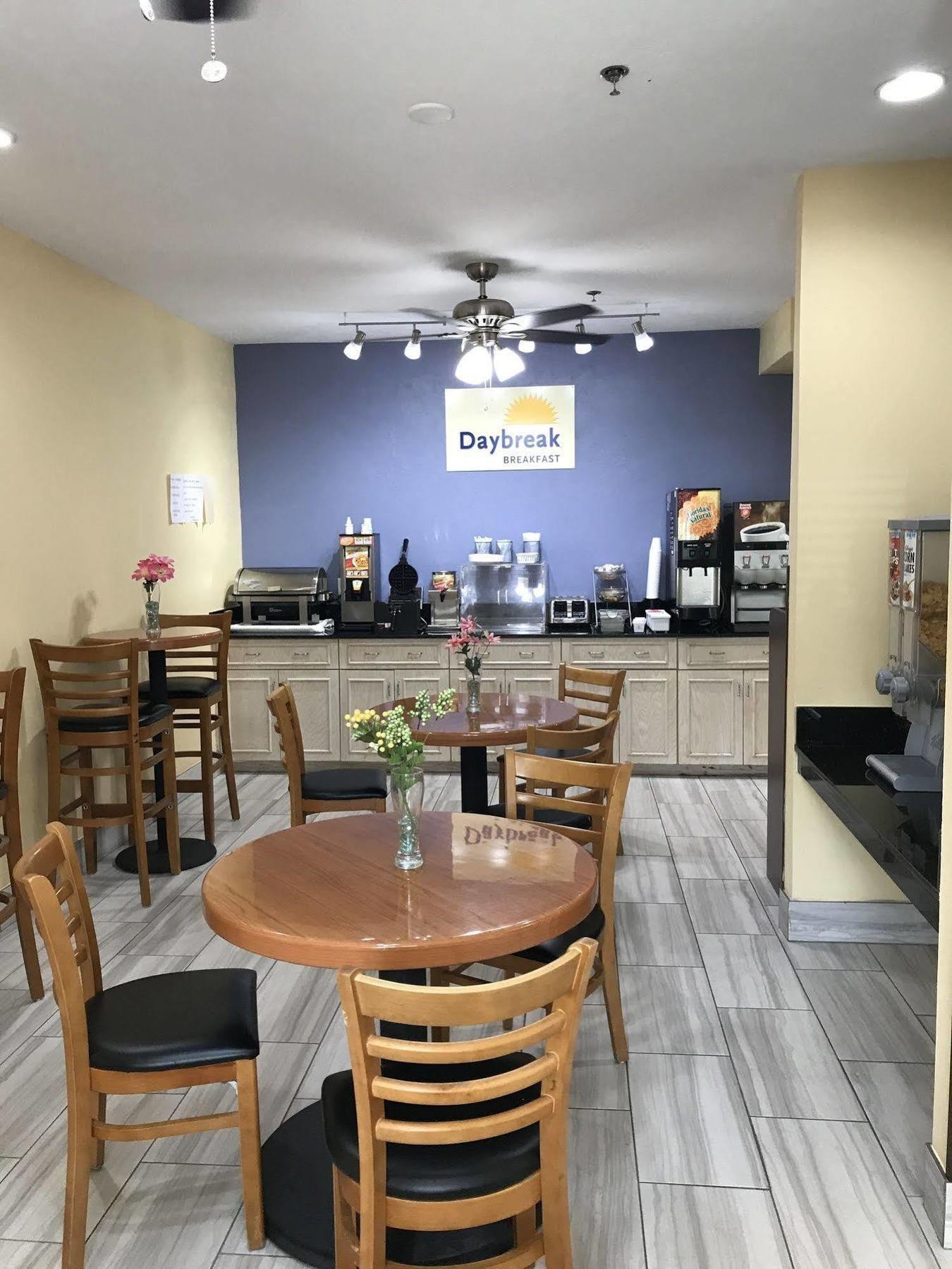 Days Inn & Suites By Wyndham Augusta Near Fort Eisenhower Экстерьер фото
