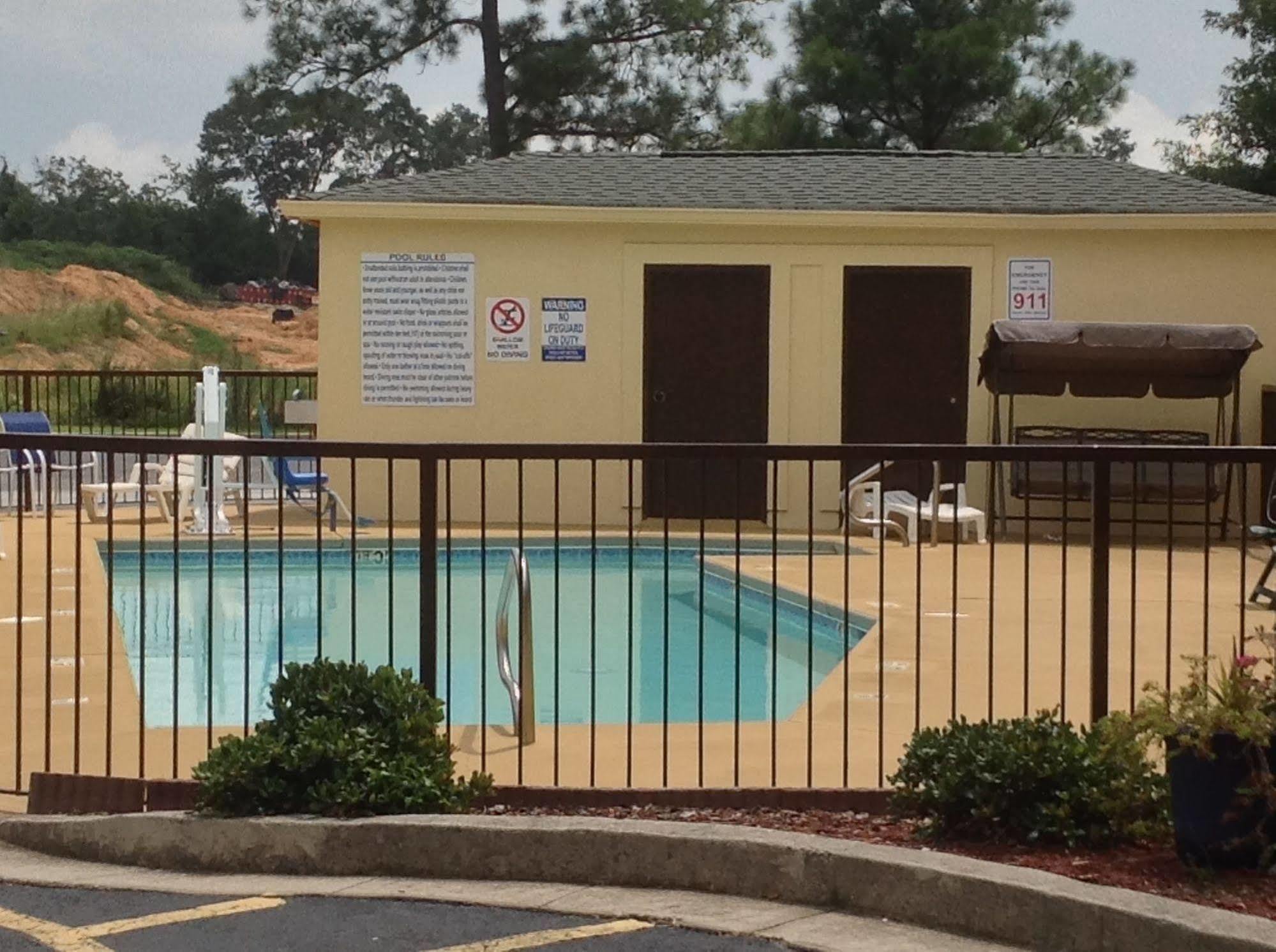 Days Inn & Suites By Wyndham Augusta Near Fort Eisenhower Экстерьер фото